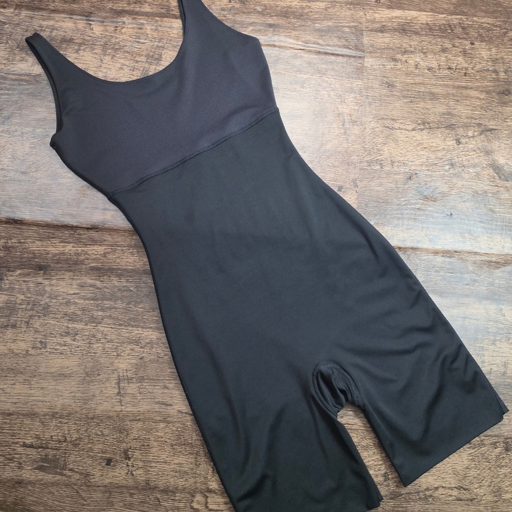 SPANX‎ Bodysuit Womens Medium Black Shapewear Mid-Thigh Sleeveless Scoop Neck
